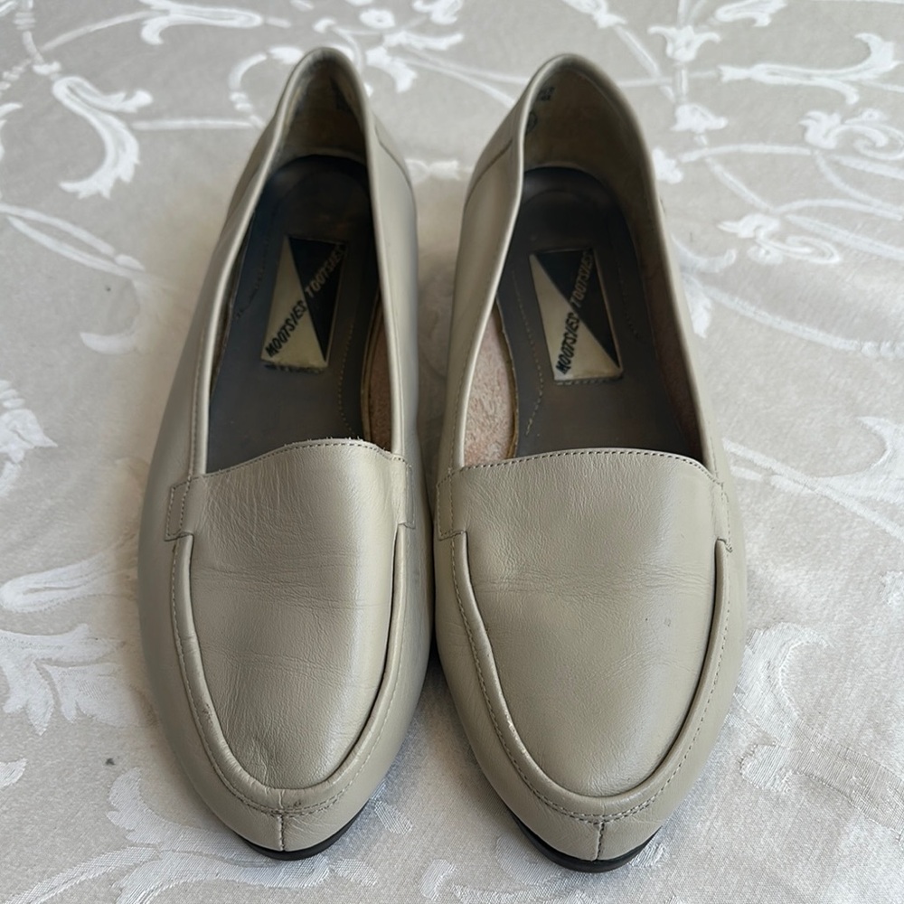 Mootsie Tootsies Women's Leather Slip-On Loafers in Light Gray Size 9W